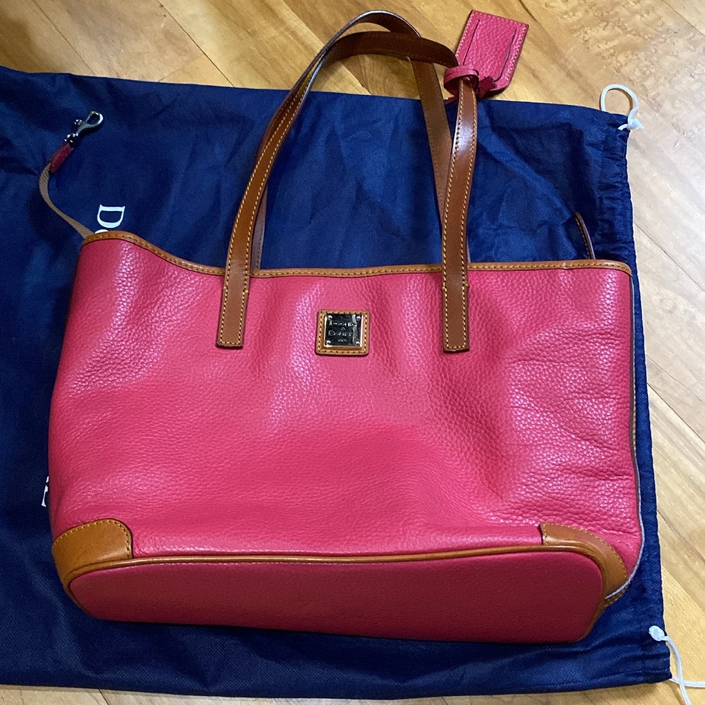 Brand new with authenticity Dooney and Bourke Charleston shopper purse